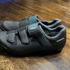 Women’s Shimano mountain biking shoe size 38 6.5